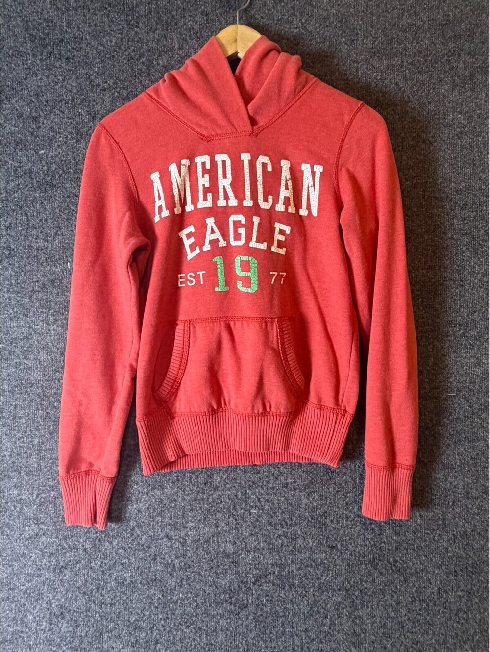 American Eagle Hoodie Mens Small S Red Graphic Pullover Sweatshirt Y2K EST 1977